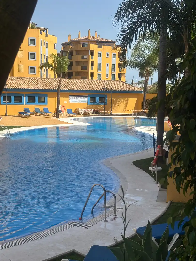 Piscina de Piso en venta en Marbella con Aire acondicionado, Terraza y Amueblado