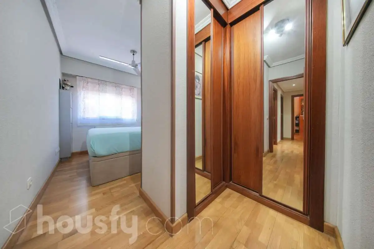 Flat with balcony for sale in Calle de Albalá ., imagen 11