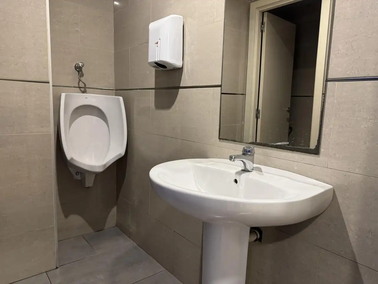 Badezimmer von Geschaftsraum zur Miete in Barcelona
