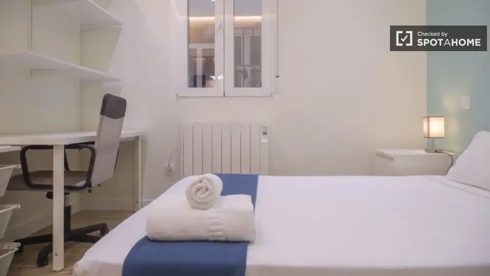 Bedroom of Flat for rent in Madrid  with Air Conditioner, Heating and Furnished