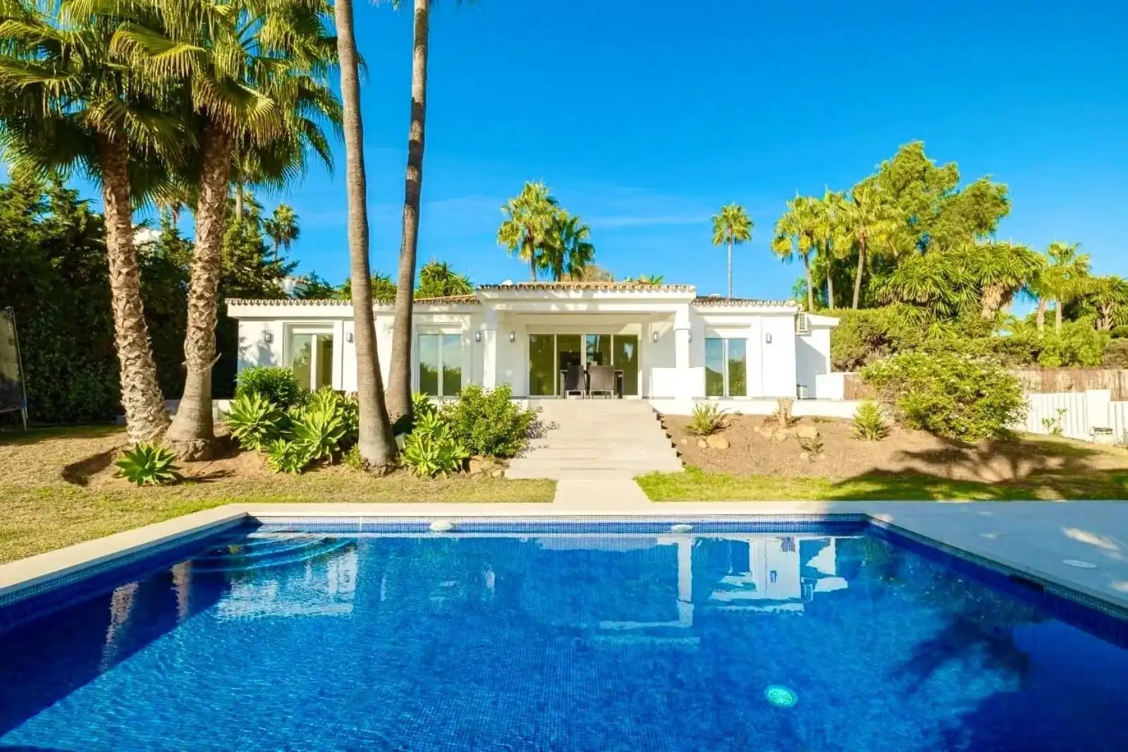 Chalet con piscina en venta en Avenida de las Golondrinas, imagen 12