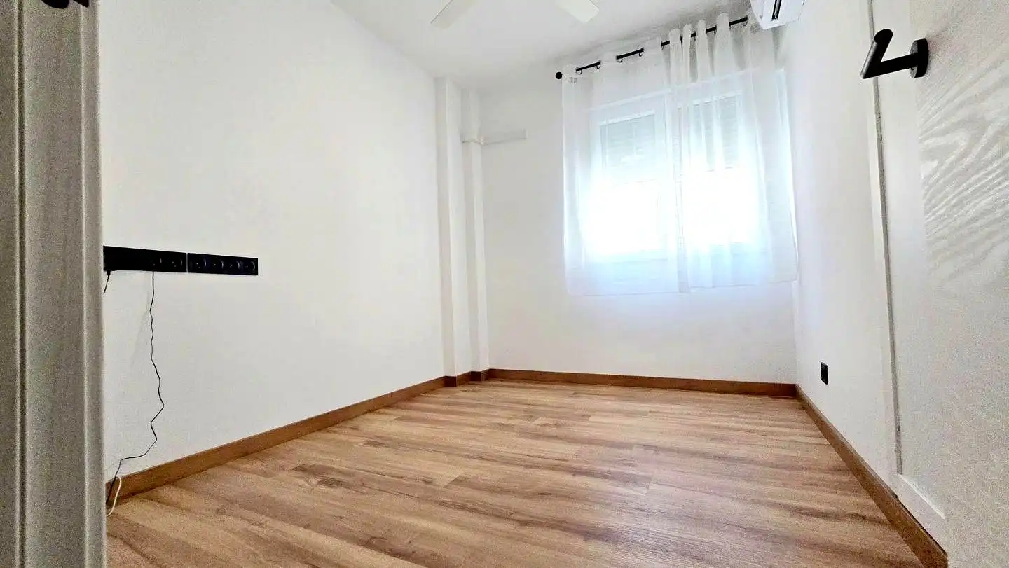 Schlafzimmer von Wohnung zur Miete in Gandia mit Klimaanlage, Terrasse und Möbliert