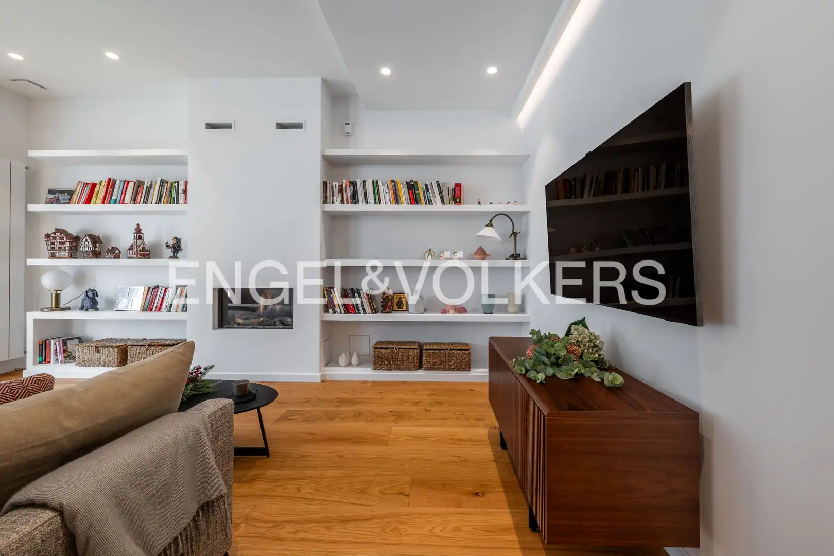 Sala d'estar de Pis en venda en Donostia - San Sebastián  amb Aire condicionat, Calefacció i Parquet