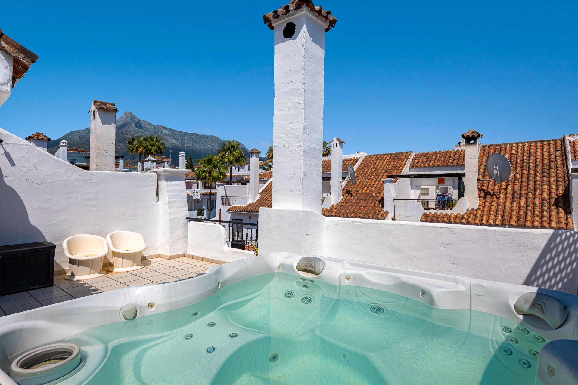 Casa adosada de lloguer a Urbanización Los Naranjos de Marbella, 399, La Dama de Noche - La Alzambra, Nueva Andalucía