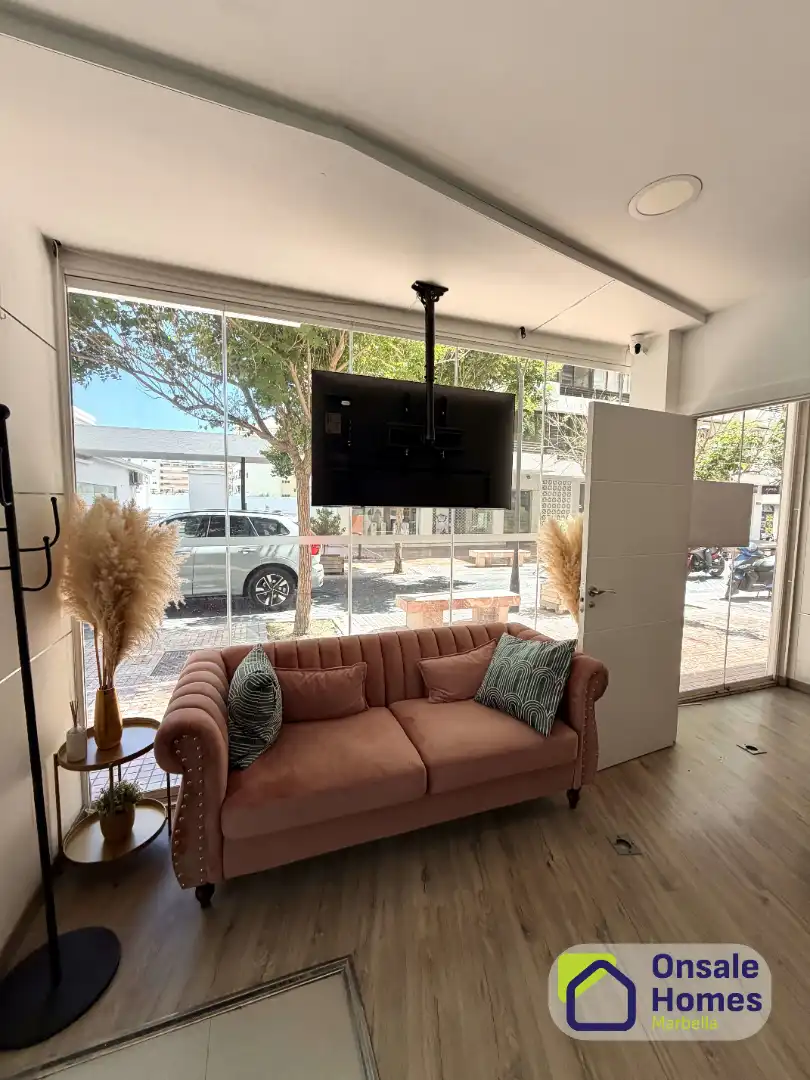 Living room of Commercial properties for transfer in Marbella  with Air Conditioner and Alarm