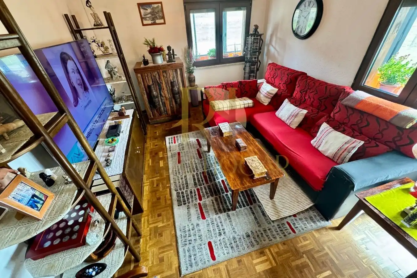 Living room of Commercial properties for sale in Villamanín  with Heating, Terrace and Furnished