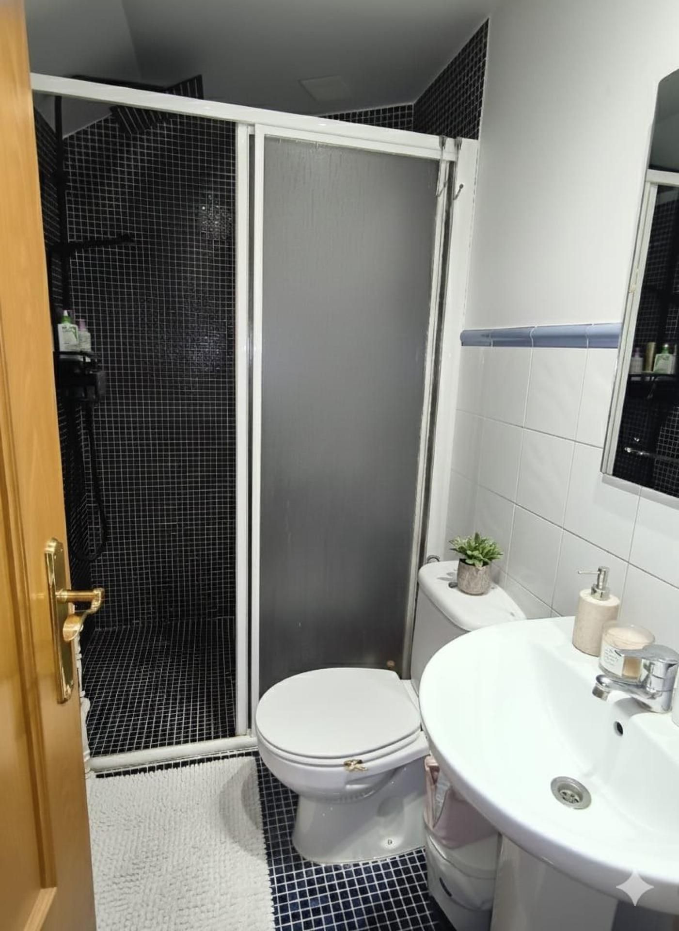 Bany de Casa adosada en venda en La Joyosa amb Calefacció, Terrassa i Balcó