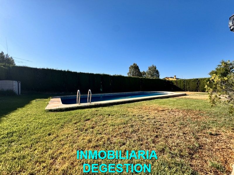 Swimming pool of House or chalet for sale in Linares  with Air Conditioner, Private garden and Swimming Pool