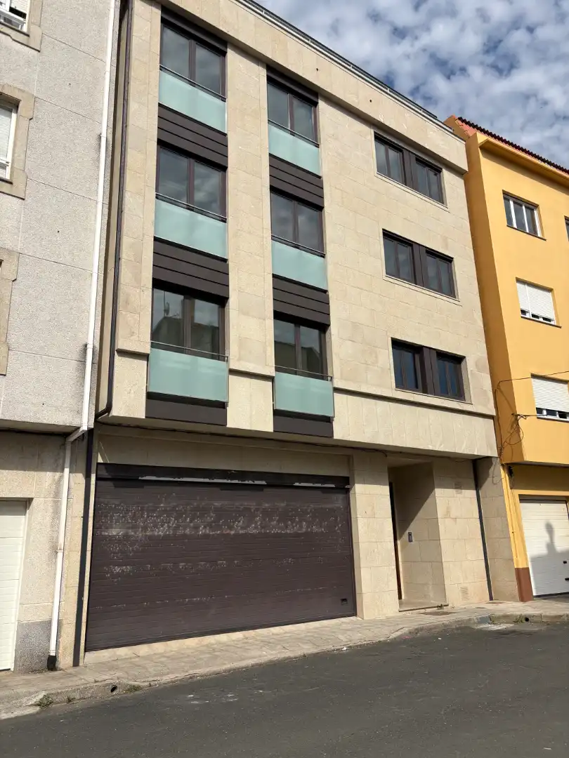 Vista exterior de Piso en venta en Cedeira con Trastero, Horno y Lavadora
