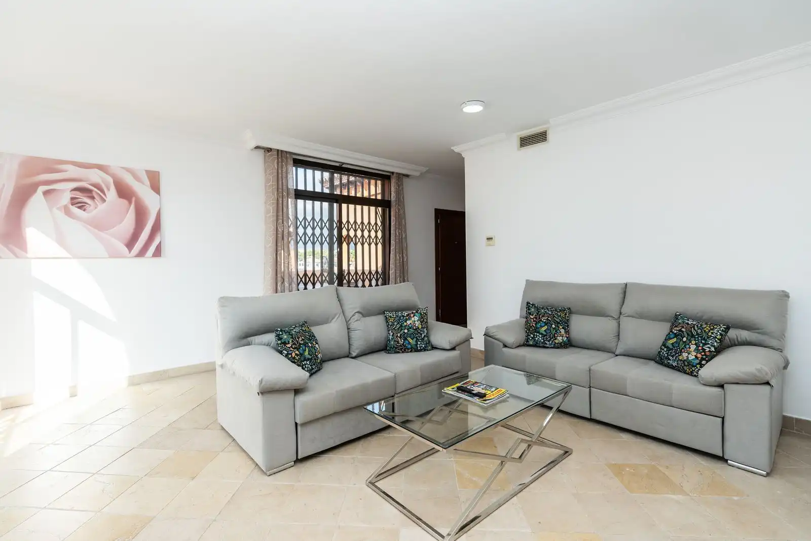 Sala de estar de Ático en venta en Estepona con Aire acondicionado, Terraza y Amueblado