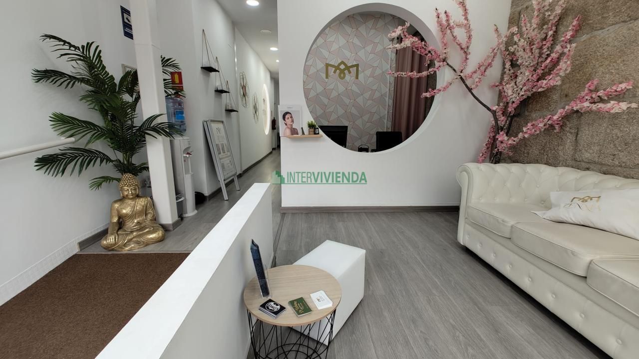 Local en traspaso en Vigo  con Amueblado