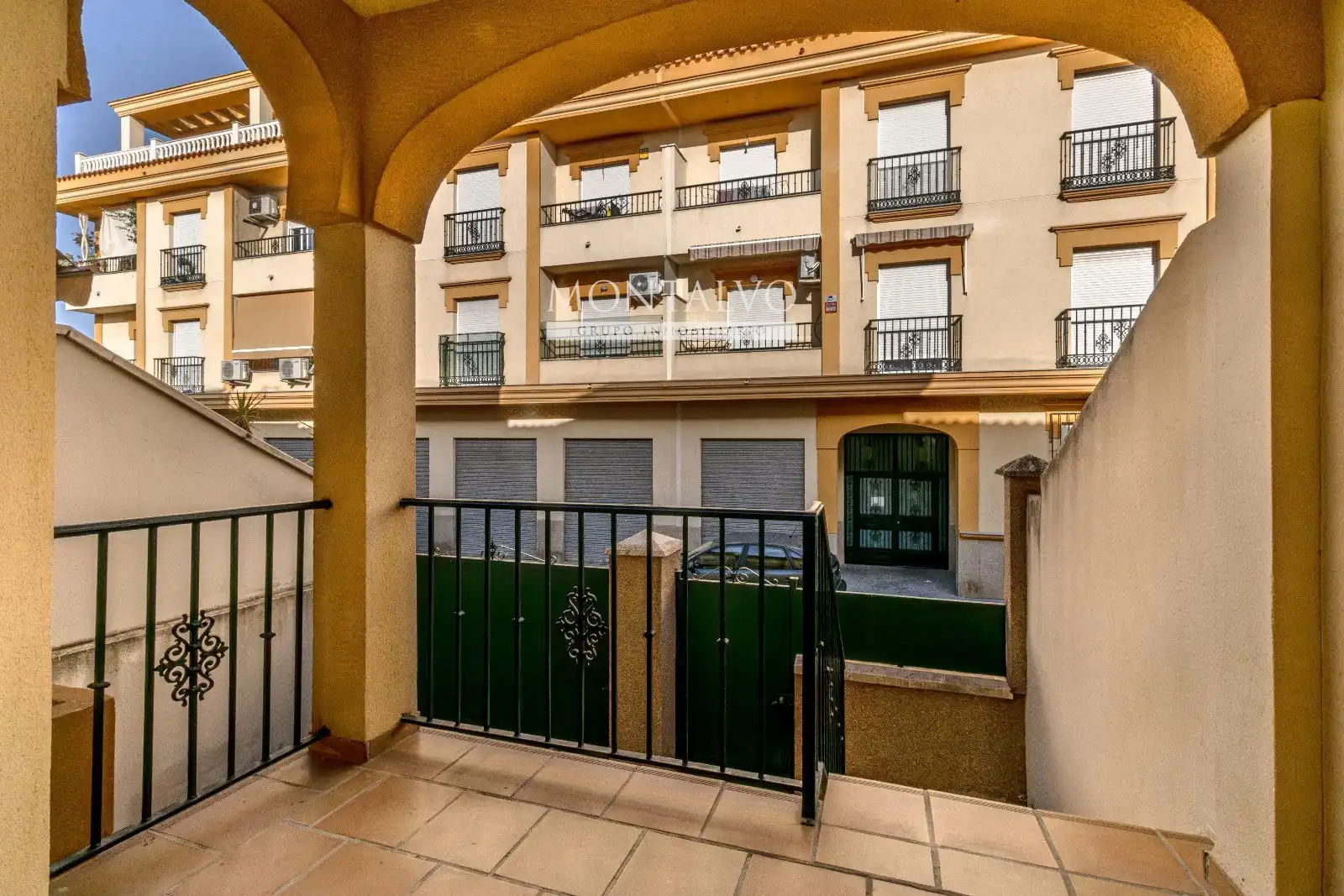 Vista exterior de Casa adosada de alquiler en Atarfe con Terraza