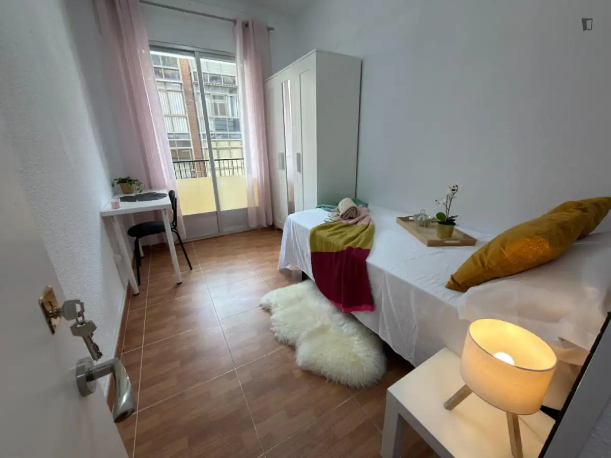 Bedroom of Apartments for share in Madrid  with Heating, Furnished and Washing machine