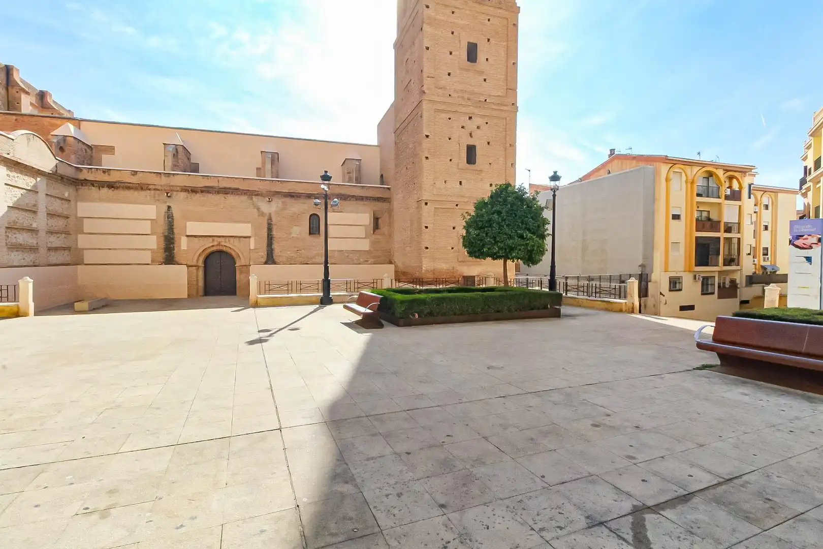 Vista exterior de Casa o xalet en venda en Motril amb Traster i Balcó