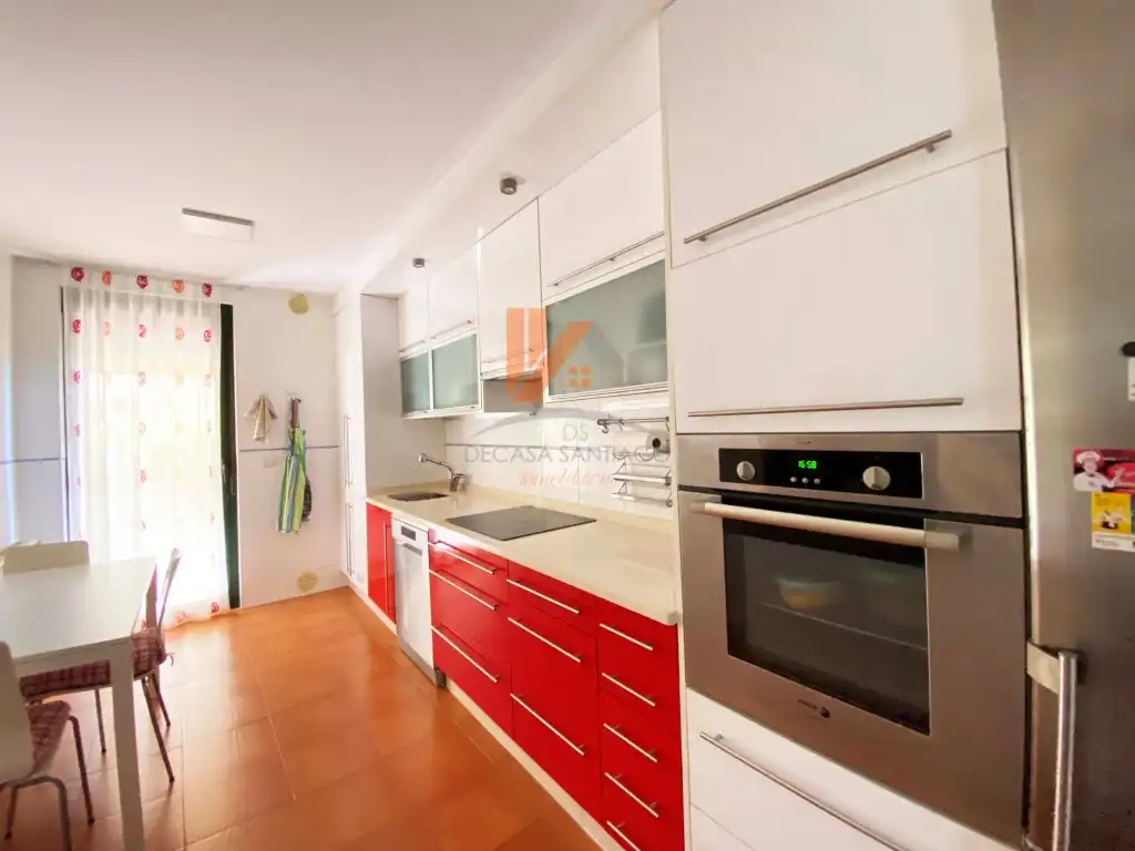 Cocina de Casa o chalet en venta en Teo con Jardín privado, Terraza y Piscina