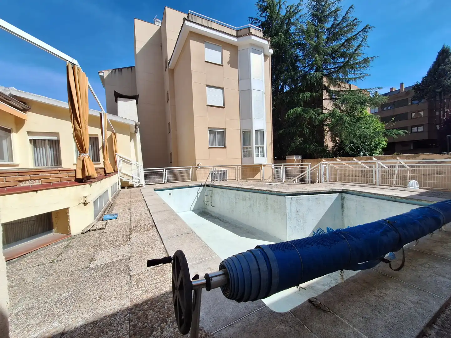 Piscina de Casa o chalet en venta en Madrid con Calefacción, Jardín privado y Parquet