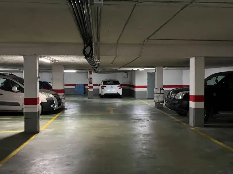 Parkplatz von Garage zur Miete in Valencia