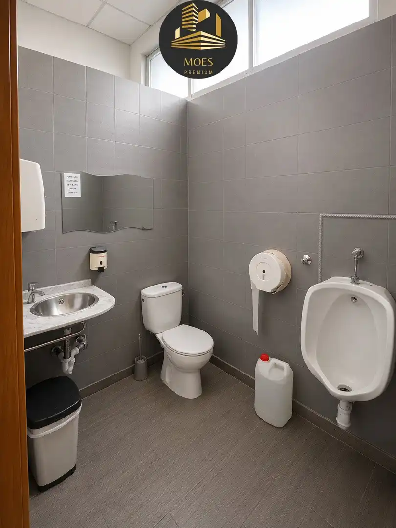 Badezimmer von Geschaftsraum zum Verkauf in Jaén