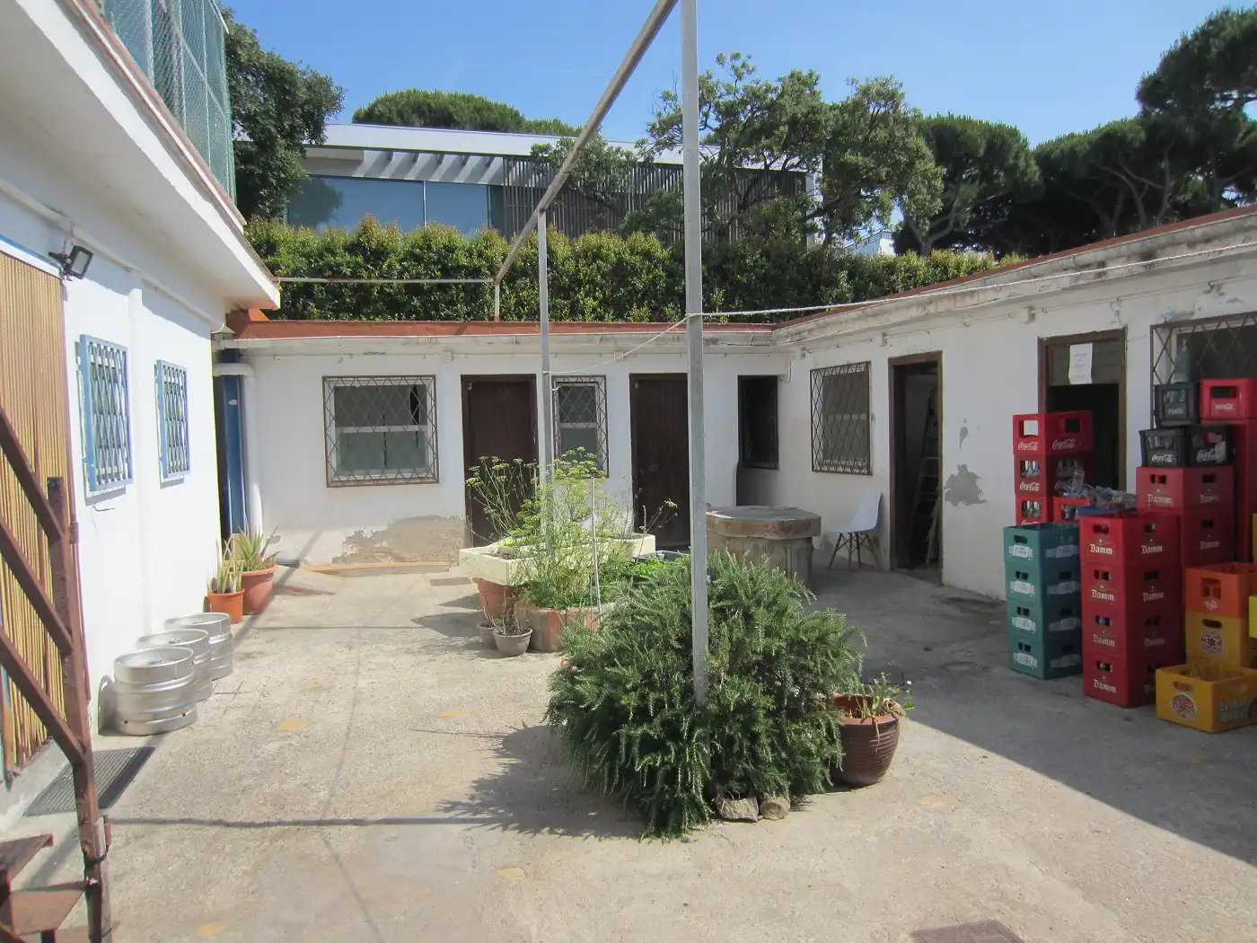 Vista exterior de Local en venda en Castelldefels amb Aire condicionat, Calefacció i Terrassa