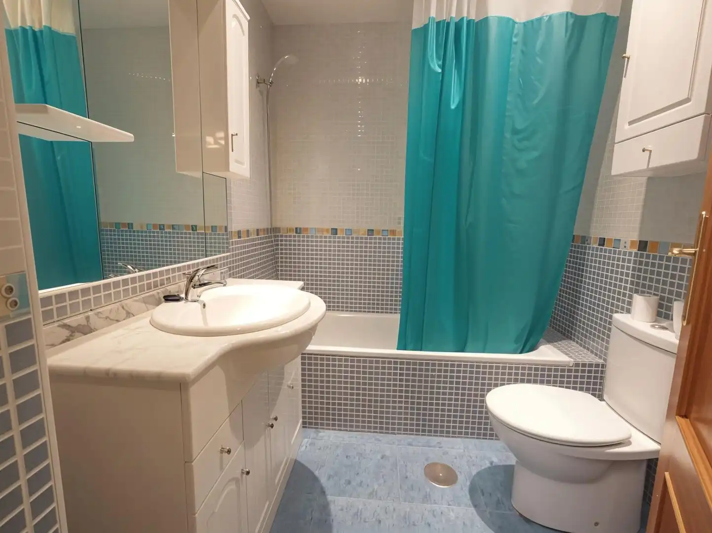 Bathroom of Flat for sale in La Roda  with Air Conditioner, Heating and Furnished
