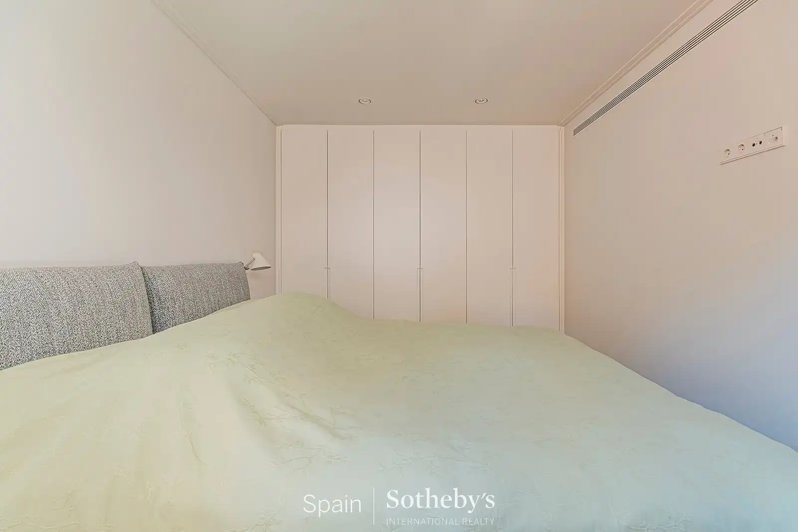 Bedroom of Apartments for sale in Barcelona  with Air Conditioner, Heating and Terrace