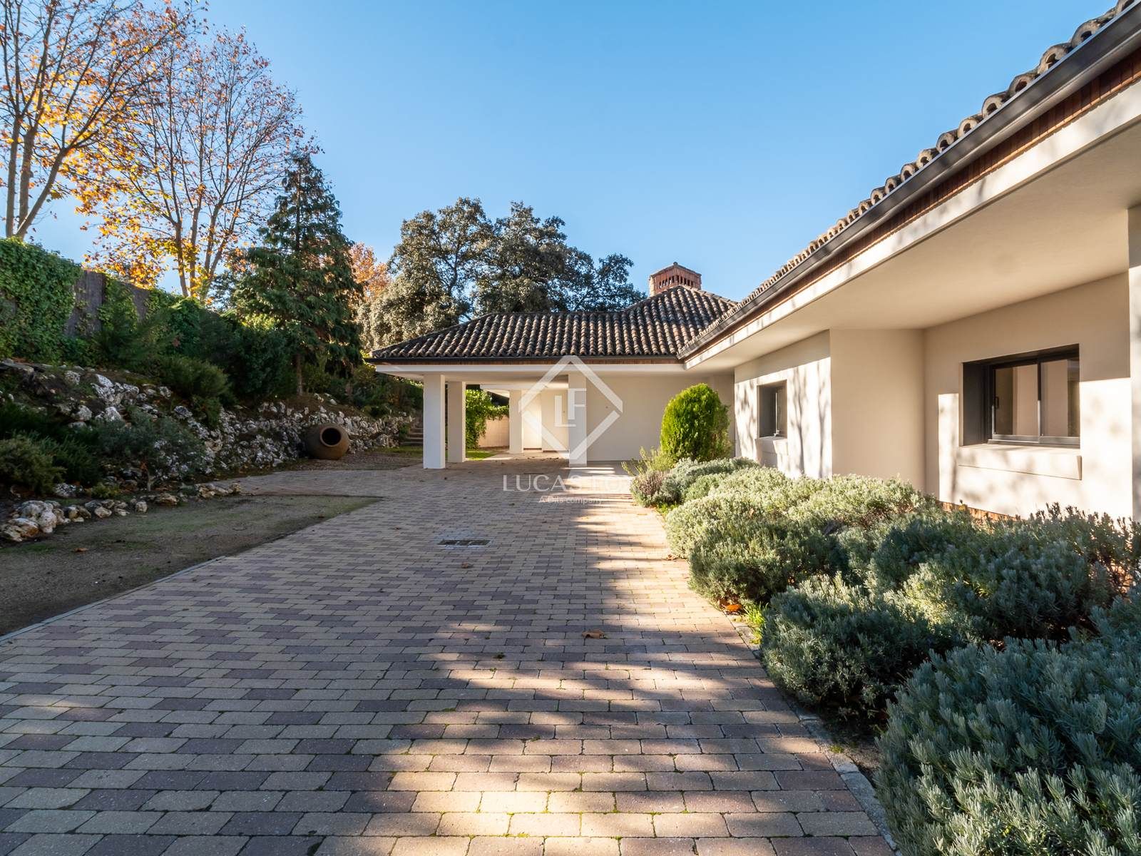 Exterior view of House or chalet for sale in La Moraleja  with Private garden, Terrace and Swimming Pool