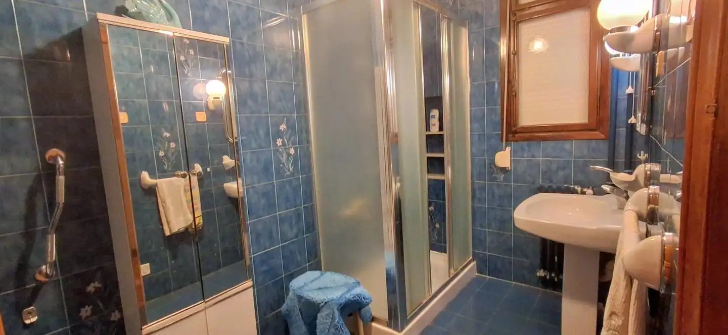 Bathroom of Flat for sale in Tudela  with Air Conditioner, Heating and Parquet flooring
