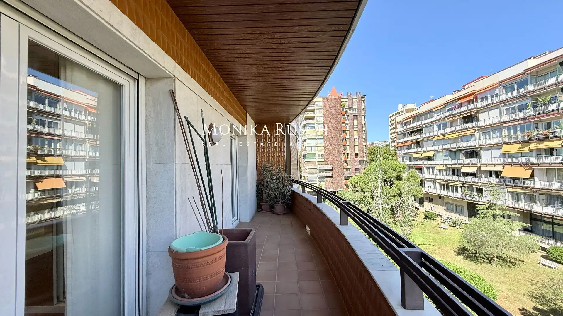 Vista exterior de Piso en venta en Barcelona con Calefacción, Terraza y Trastero
