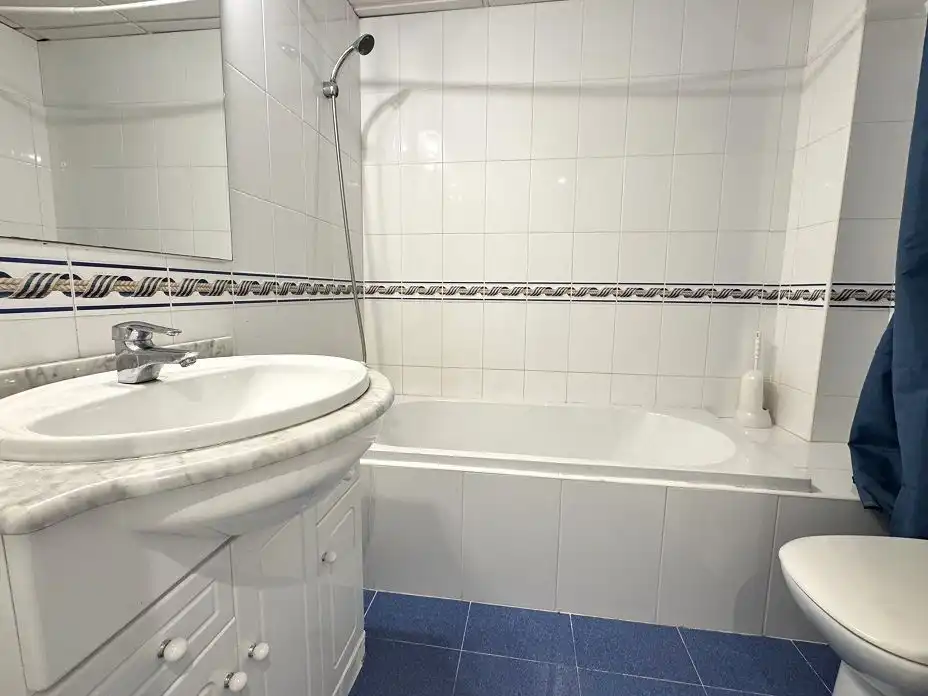 Baño de Apartamento en venta en Altea con Aire acondicionado, Calefacción y Terraza