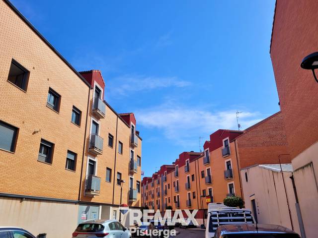 Piso en Venta en Calle Alfredo Martin, 1 en Santovenia de Pisuerga