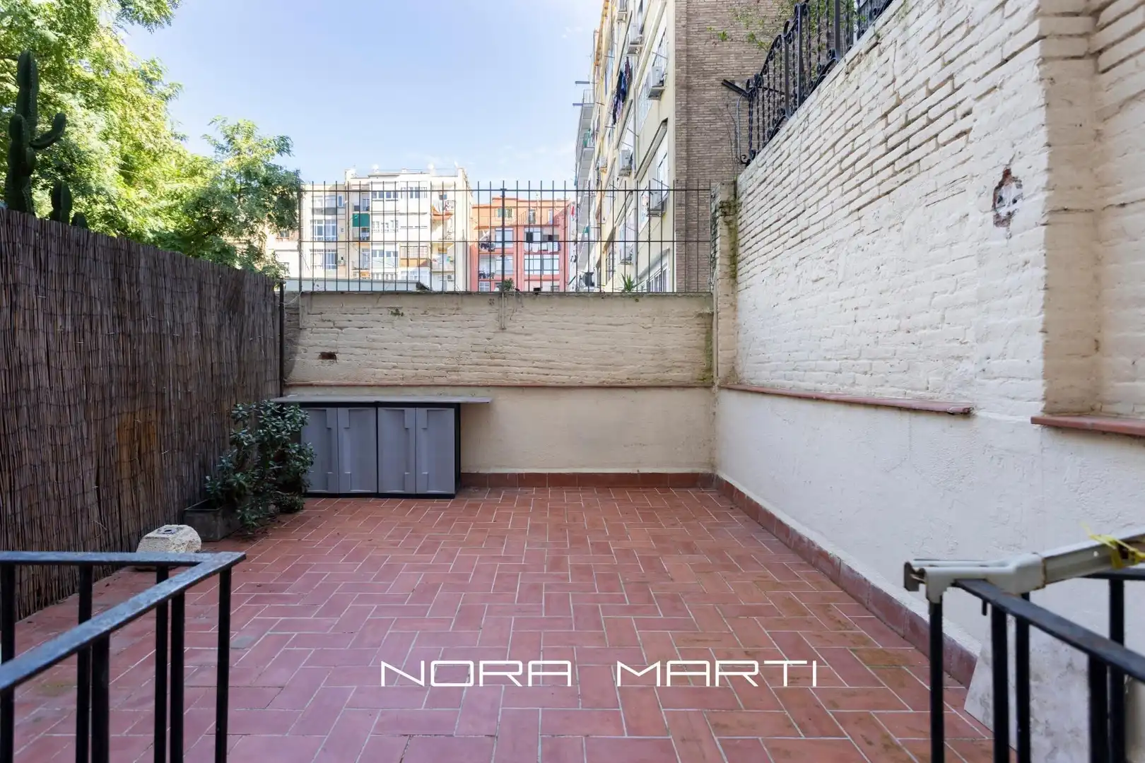 Terraza de Planta baja en venta en Eixample