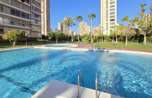 Piscina de Piso en venta en Benidorm con Aire acondicionado y Piscina comunitaria