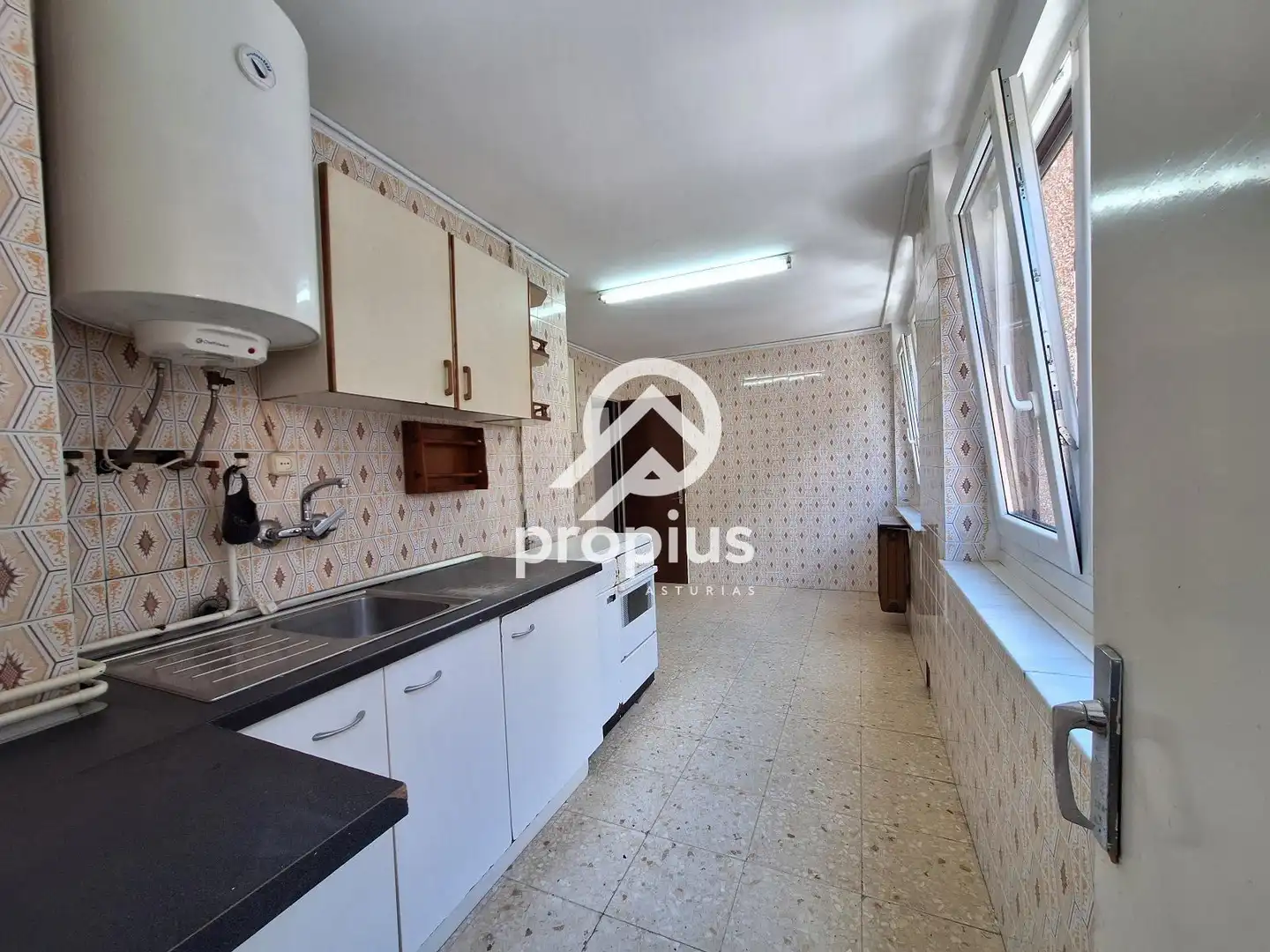 Piso en venta en Severo Ochoa, Parres