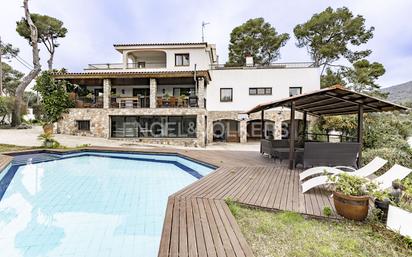 Vista exterior de Casa o xalet en venda en Castelldefels amb Aire condicionat, Calefacció i Jardí privat
