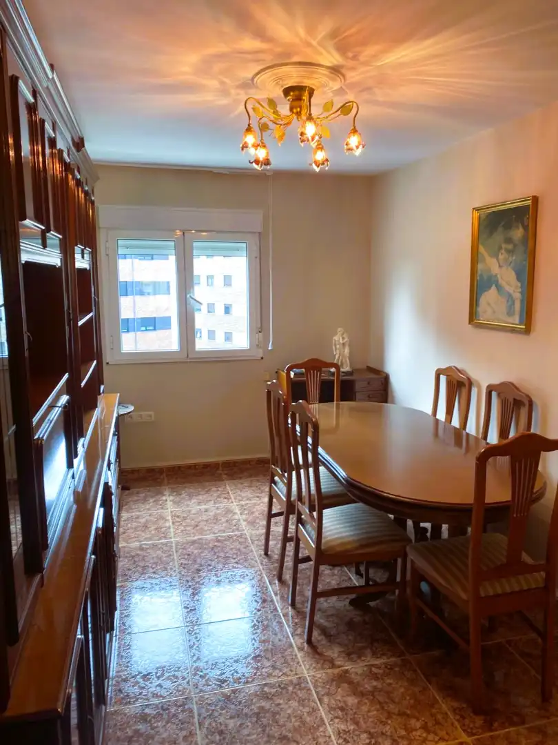 Comedor de Piso en venta en Avilés con Amueblado y Balcón