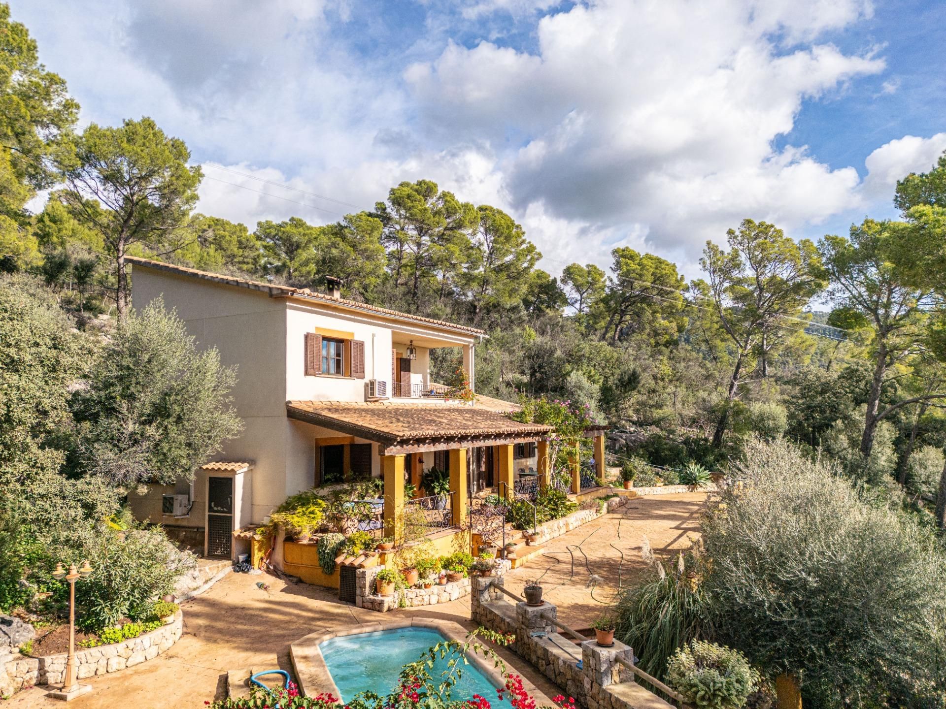 Vista exterior de Casa o xalet en venda en Bunyola amb Aire condicionat, Calefacció i Jardí privat