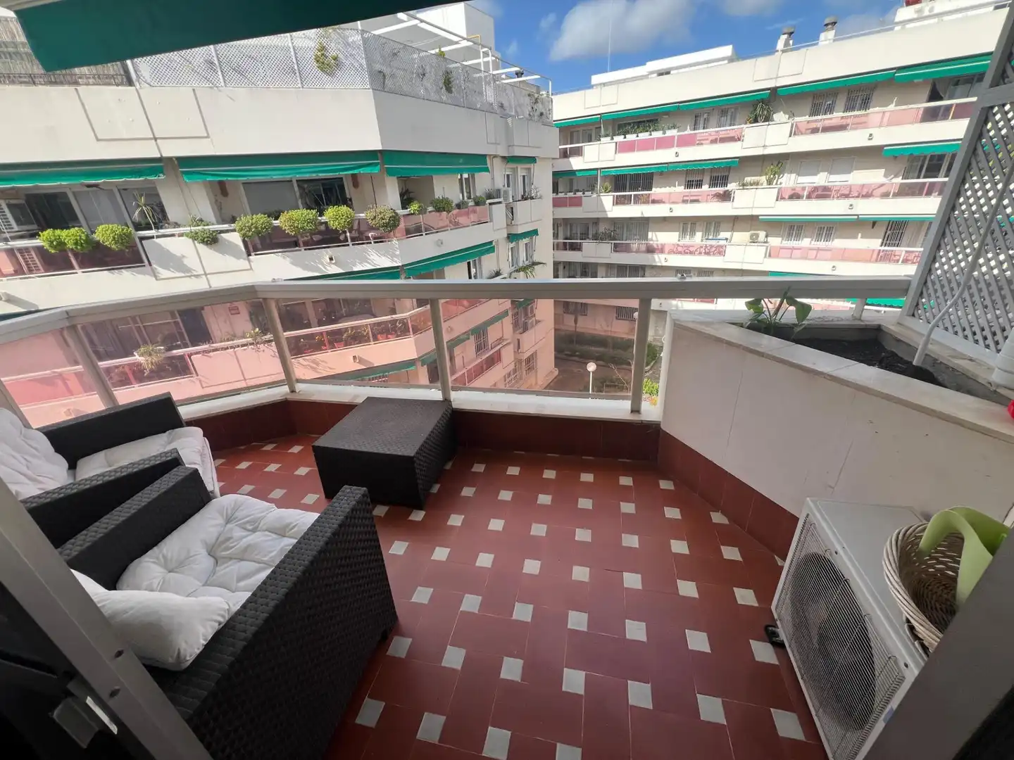 Terrasse von Wohnung zur Miete in  Sevilla Capital mit Klimaanlage, Terrasse und Möbliert