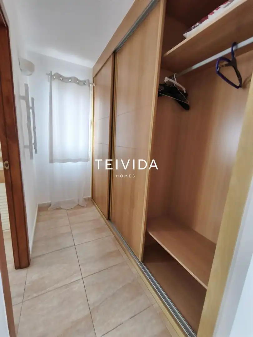 Habitación de Casa adosada en venta en Adeje con Aire acondicionado, Terraza y Trastero