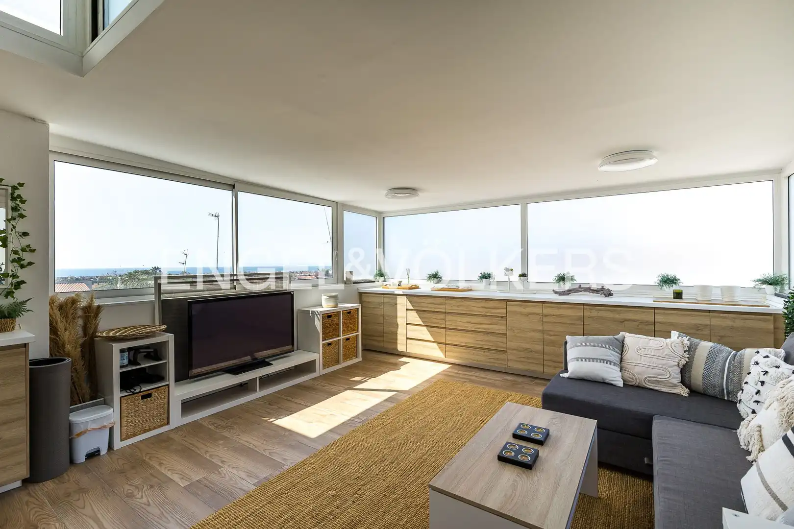 Sala de estar de Casa o chalet en venta en Vilanova i la Geltrú con Aire acondicionado, Calefacción y Jardín privado