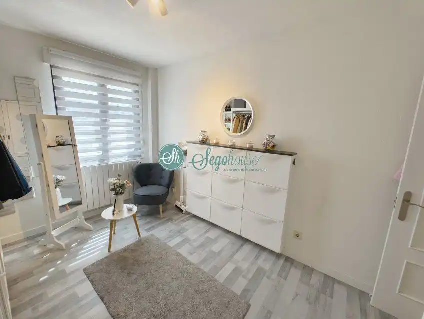 Habitación de Piso en venta en Torrecaballeros con Calefacción, Terraza y Amueblado