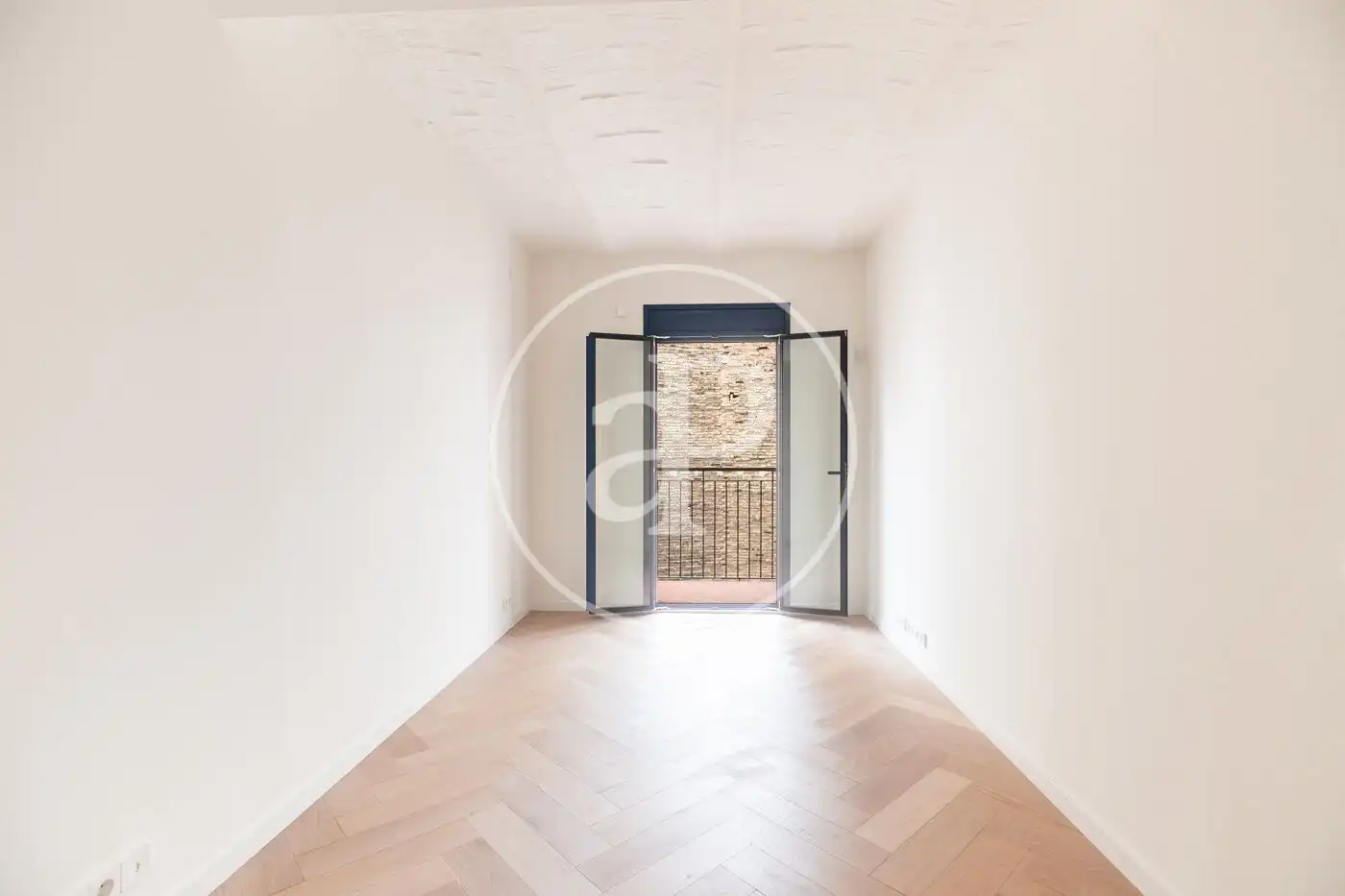 Wohnung zum Verkauf in Barcelona mit Klimaanlage, Heizung und Balkon