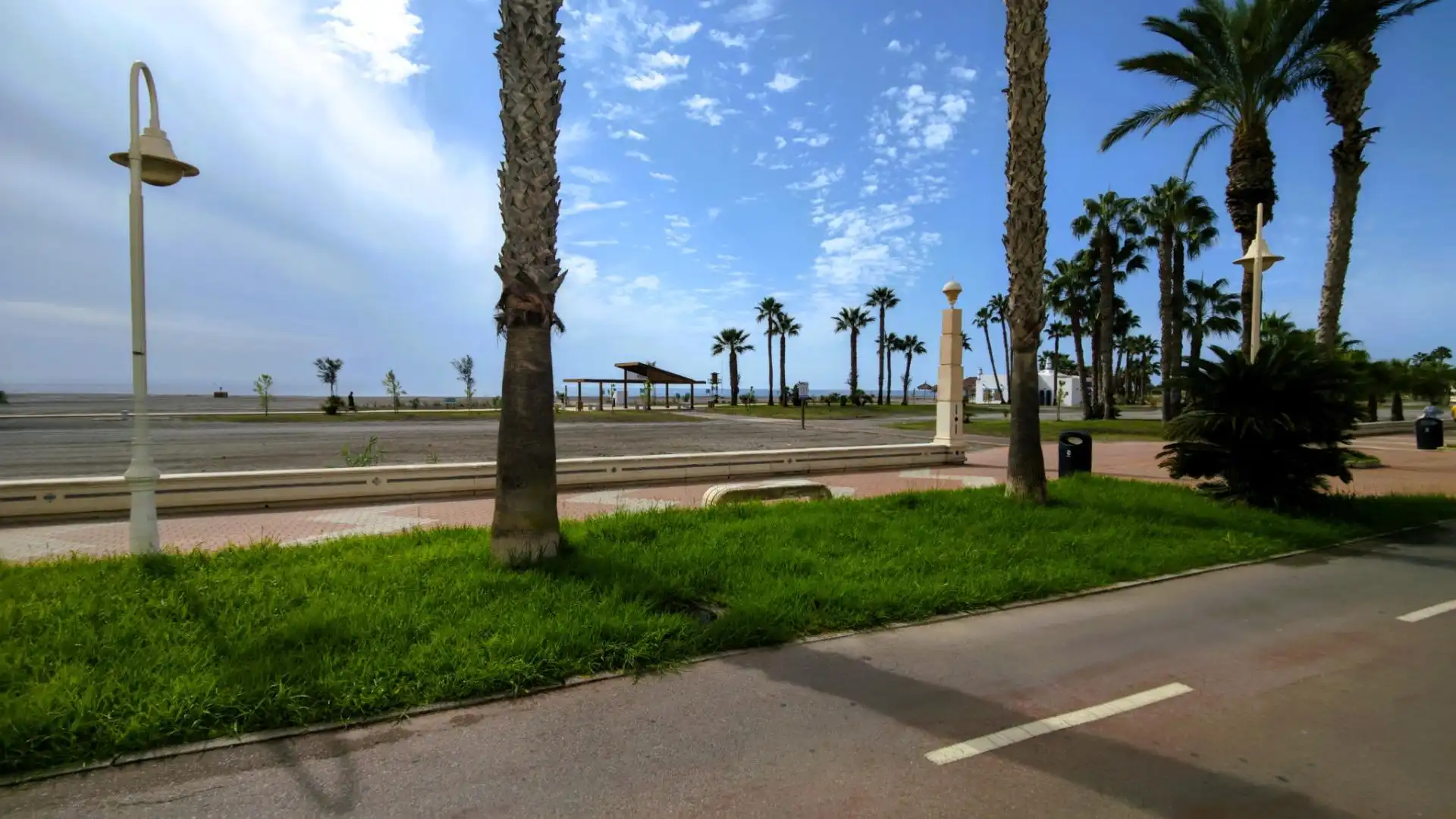 Vista exterior de Pis en venda en Motril amb Calefacció, Moblat i Balcó