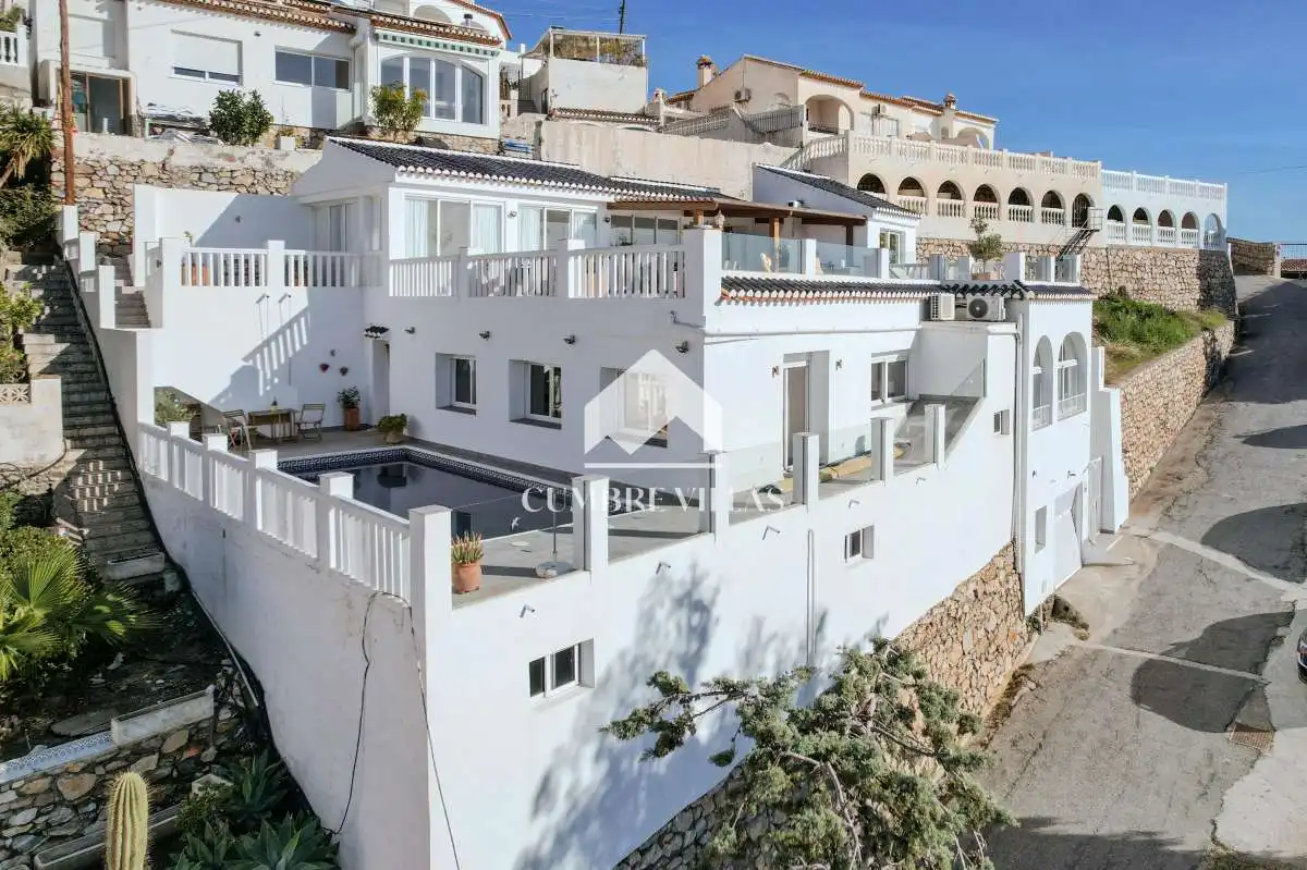 Vista exterior de Casa o xalet en venda en Almuñécar amb Terrassa, Traster i Internet
