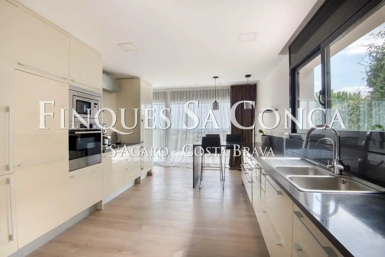 Cuina de Casa o xalet en venda en Sant Feliu de Guíxols amb Aire condicionat, Calefacció i Parquet