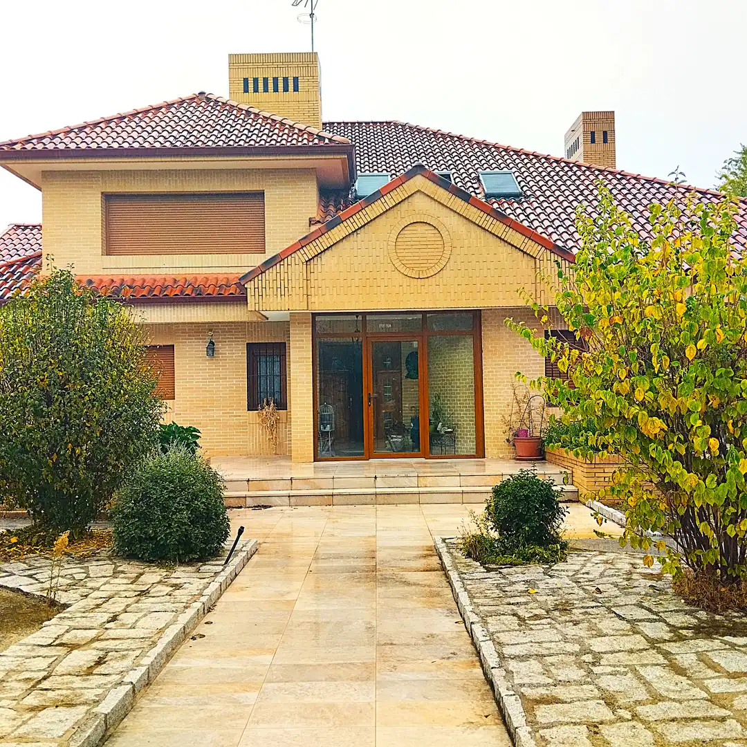 Exterior view of Houses for sale in El Escorial  with Heating, Private garden and Parquet flooring