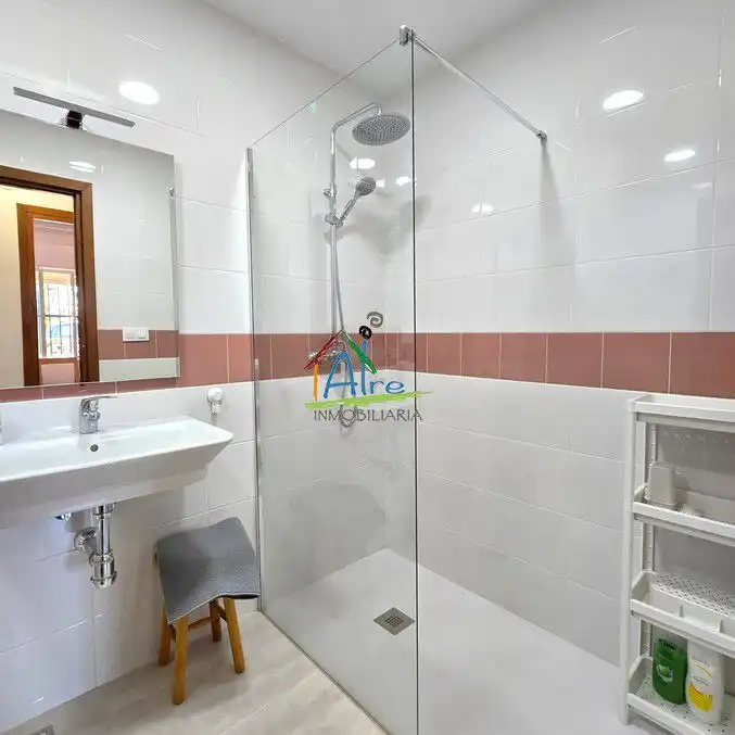 Badezimmer von Haus oder Chalet zum Verkauf in Almonte mit Heizung, Privatgarten und Terrasse