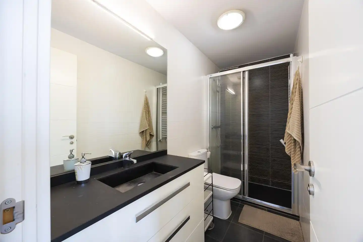 Bathroom of Attic for rent in Madrid  with Air Conditioner, Heating and Terrace