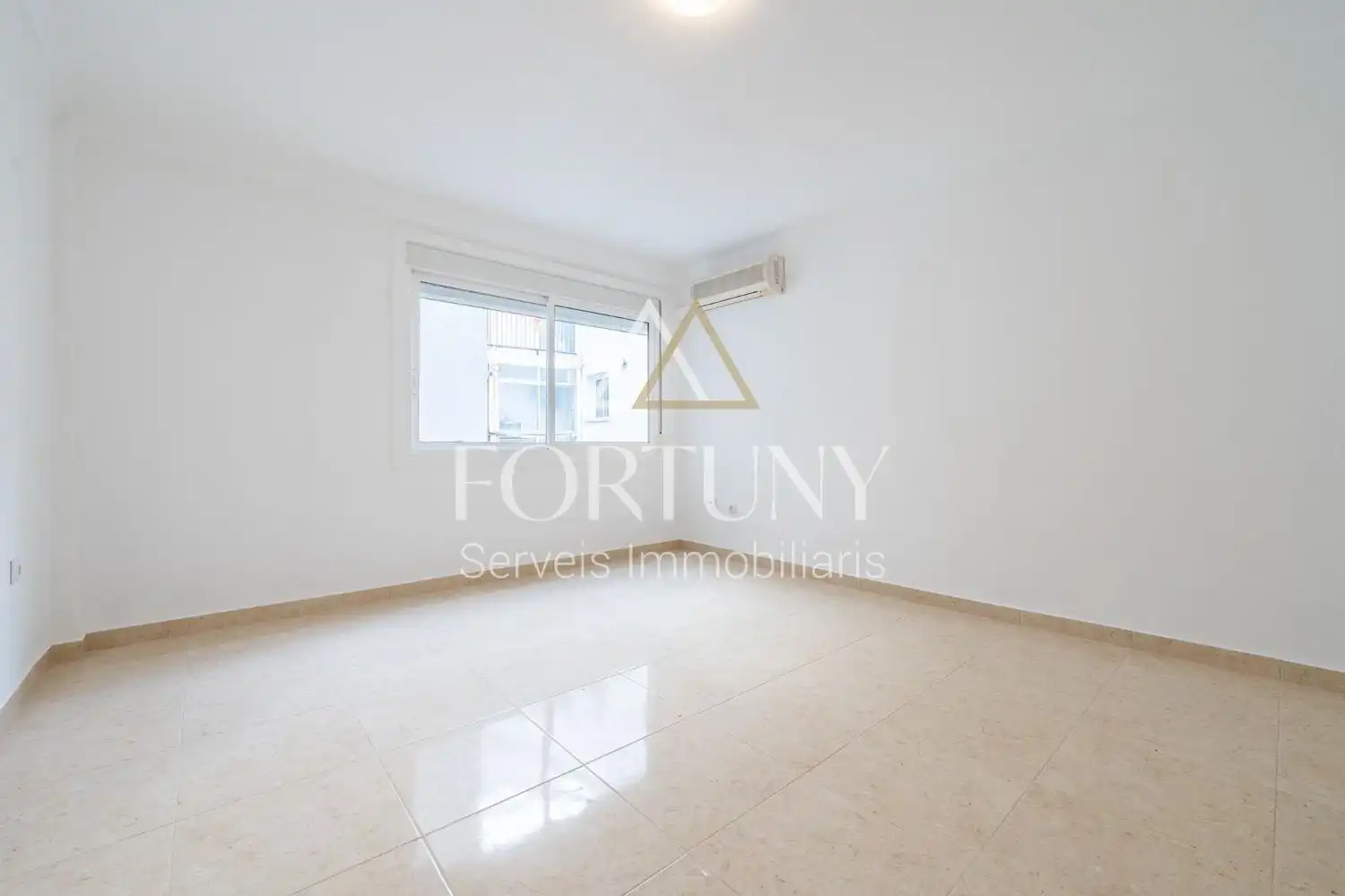 Flat with terrace for sale in del Carrilet 30, imagen 10