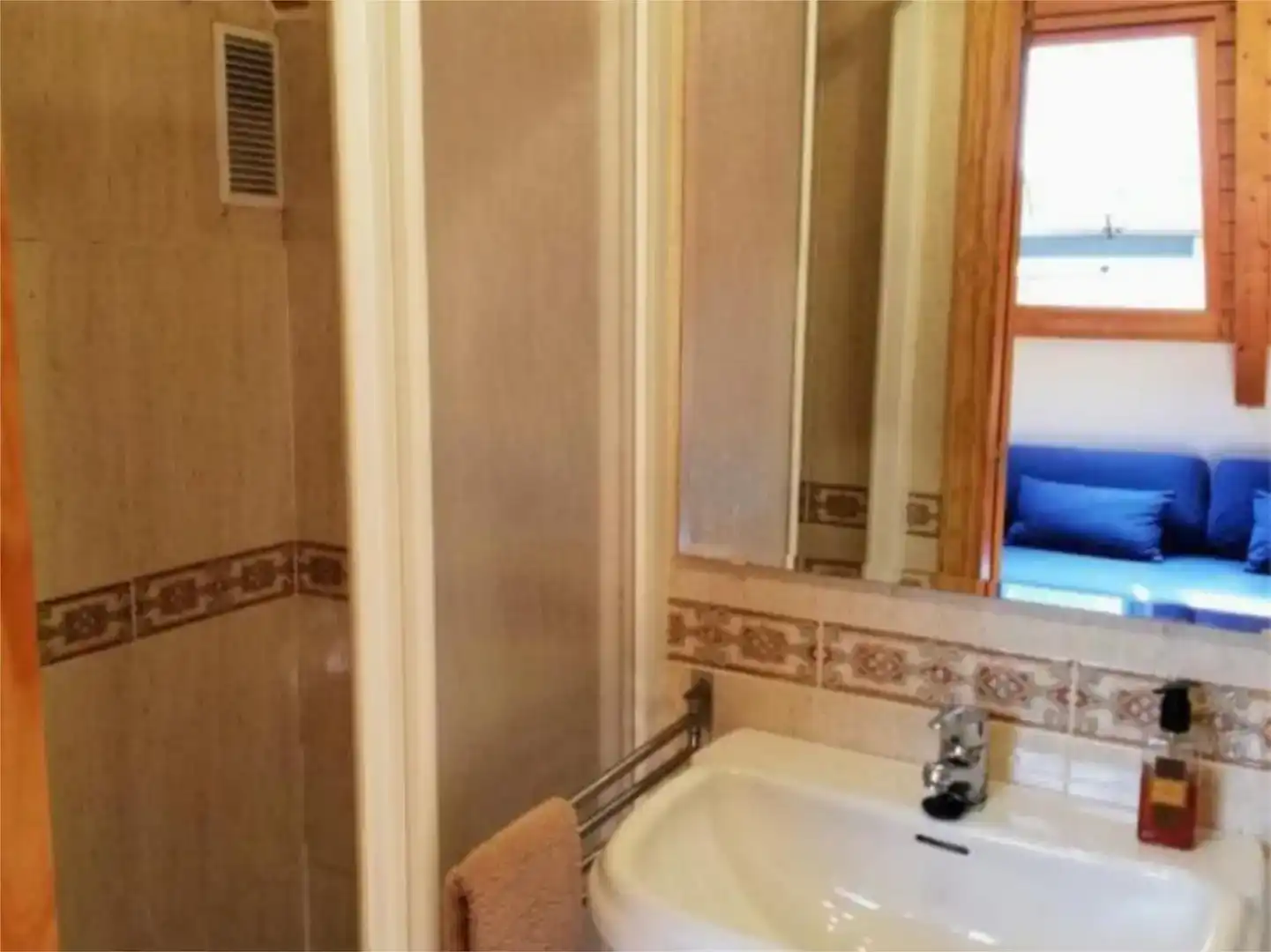 Baño de Apartamento de alquiler en Canfranc con Parquet y Amueblado