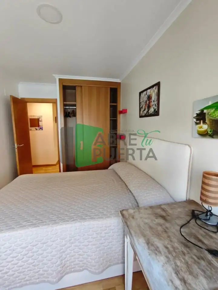 Schlafzimmer von Wohnungen zur Miete in Allariz mit Heizung, Parkett und Möbliert